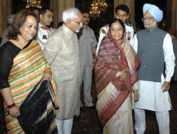 President Pratibha Patil, Vice President Hamid Ansari and Prime Minister Dr.</body></html>